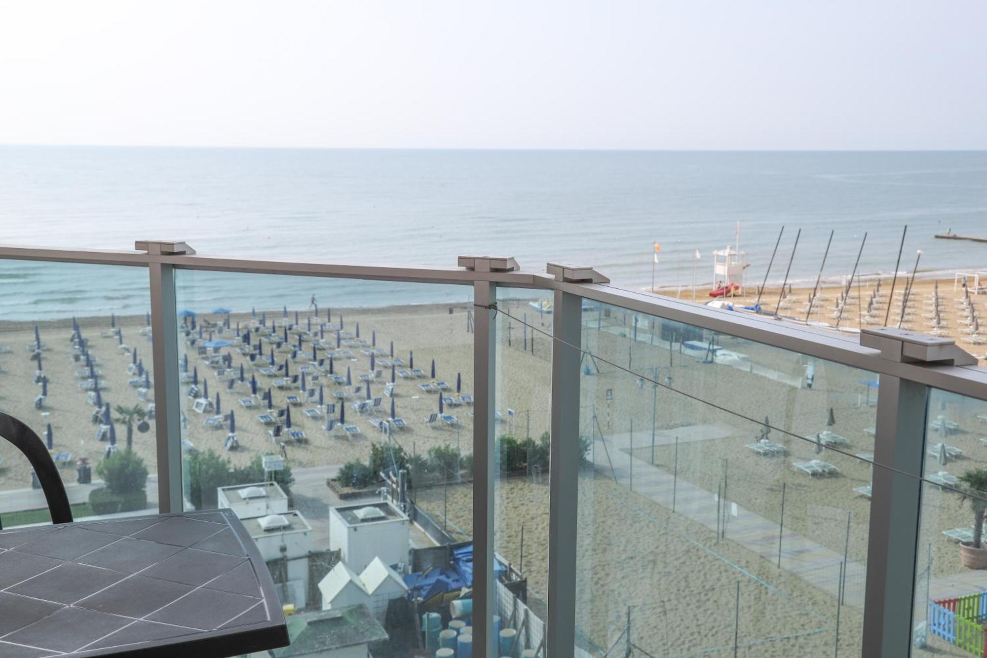 Hotel La Bussola Lido di Jesolo Exterior photo